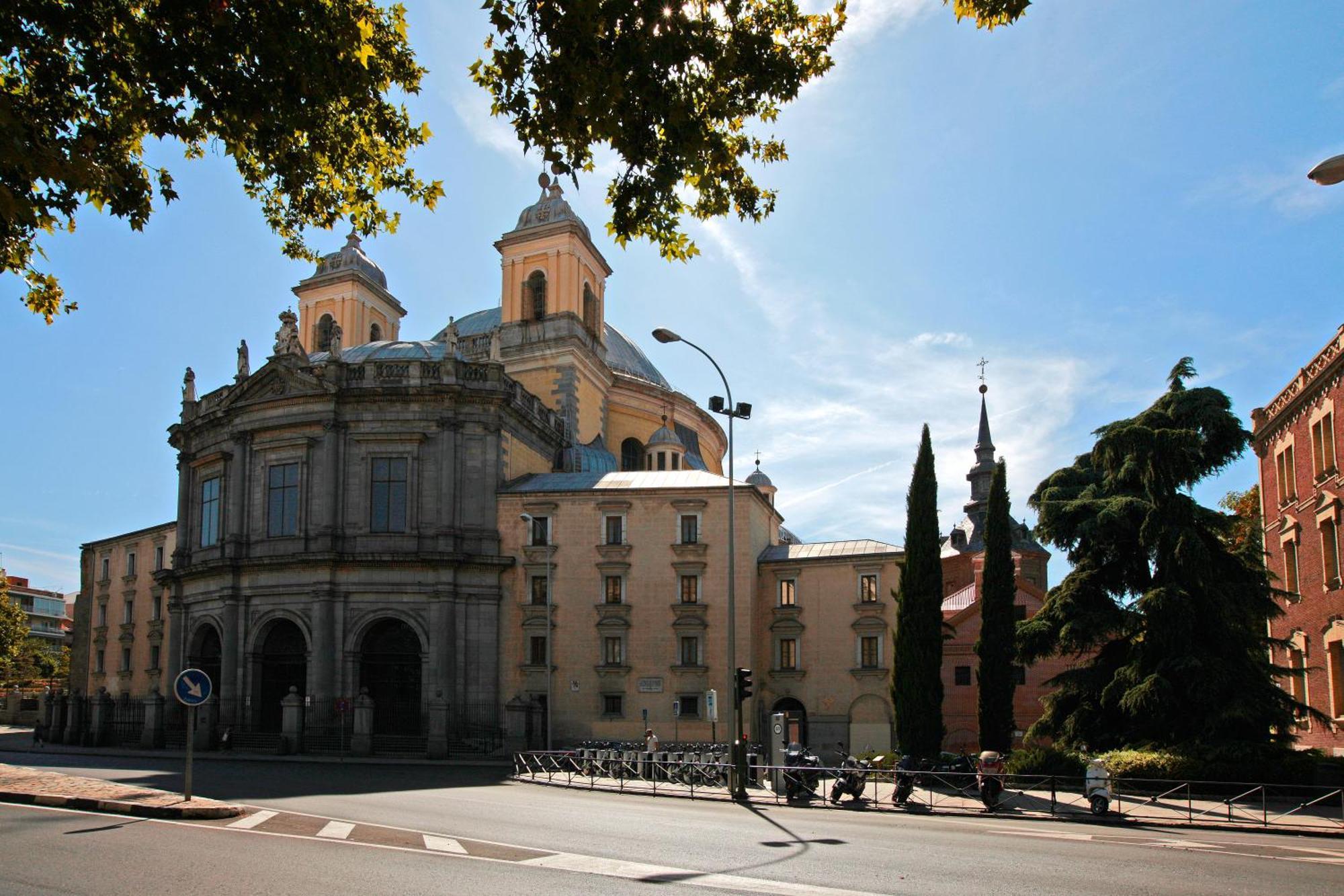 Latina Palace Мадрид Экстерьер фото